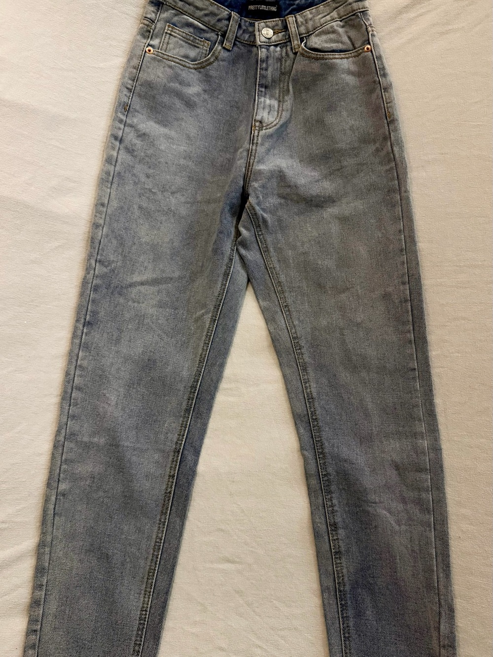 PrettyLittleThing High Waisted Straight Leg Raw Hem Jeans Acid Wash Size US 0